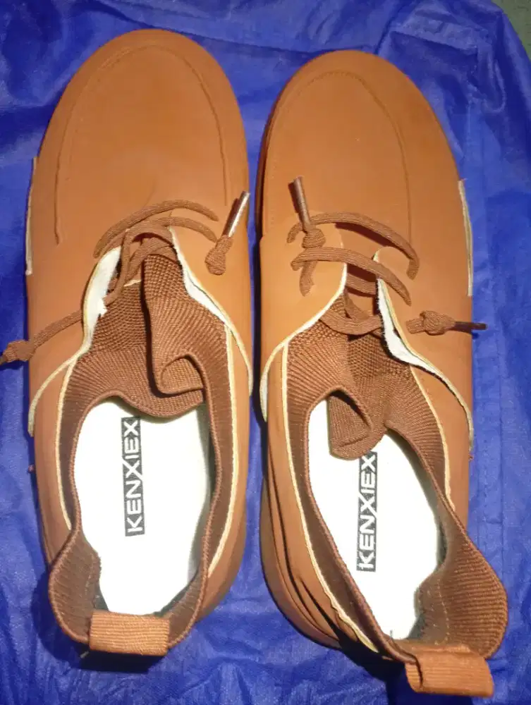Jual Cepat Edisi pindah kost, Merk Sepatu Xenxiex Size 43.