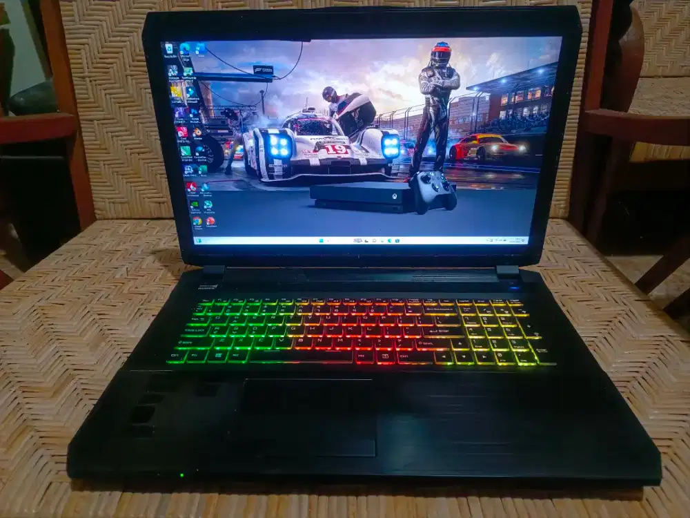 Aftershock 17.3 i7 6700hq gtx1070 vram 8gb ram ddr4 24gb ssd 250gb hdd