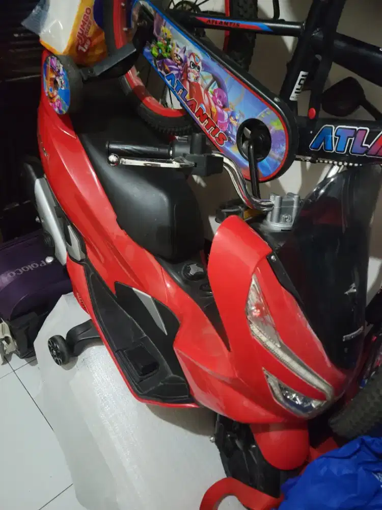 Motor aki pcx warna merah