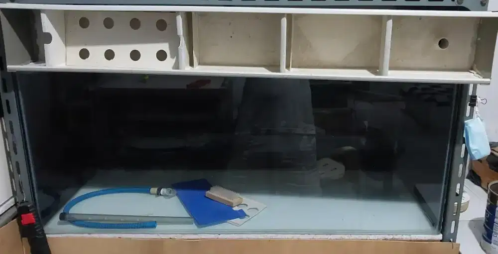 Aquarium bekas kaya baru