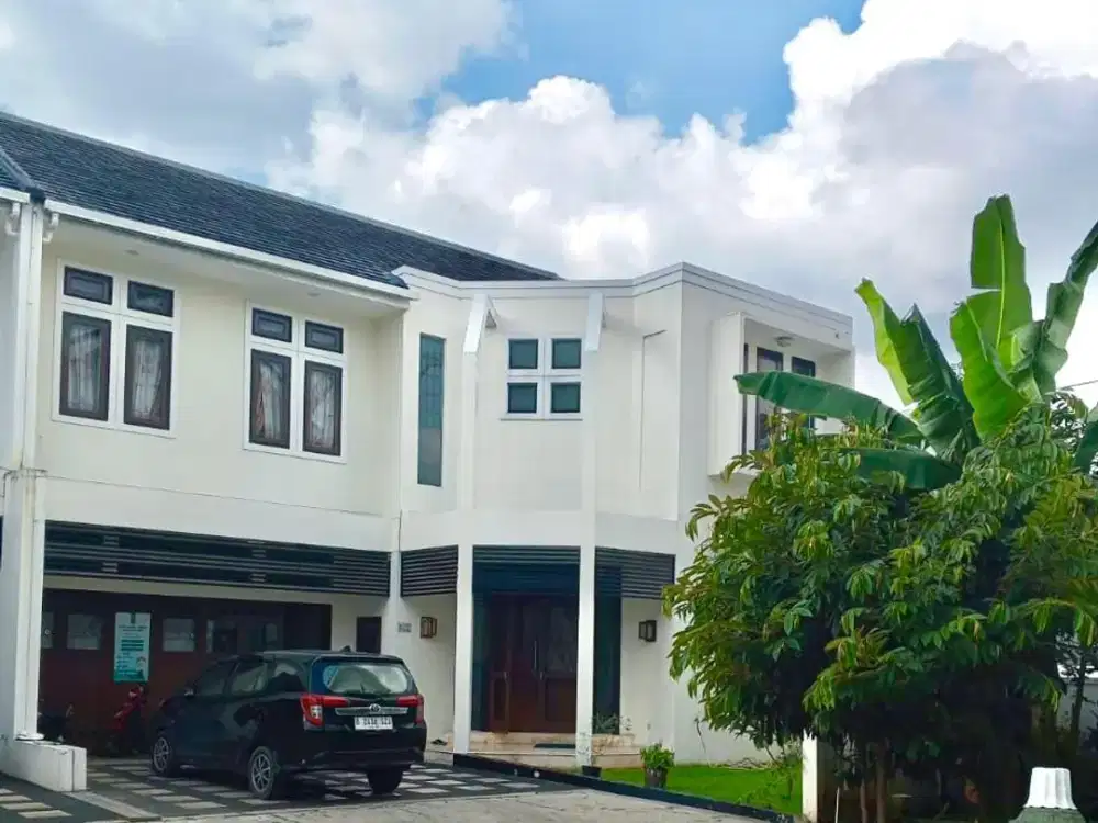 Dijual rumah cantik terawat di dalam townhouse di Condet Jakarta timur