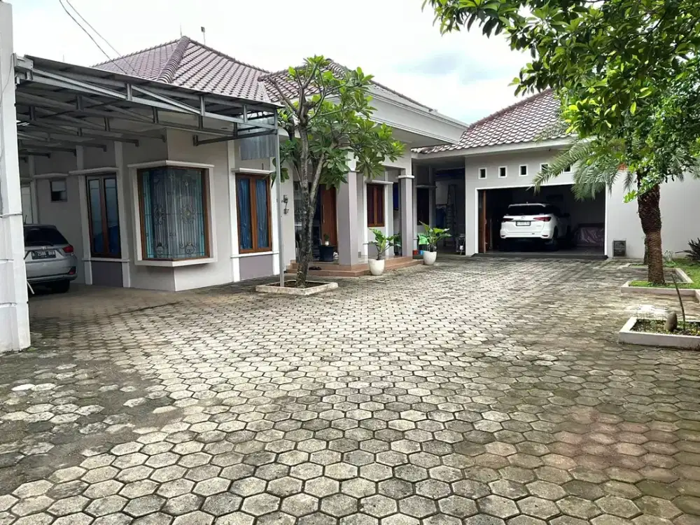 NEGO! Jalan Utama. Rumah Dijual Jagakarsa. Tanah Besar, Bangunan Terawat. NEGO