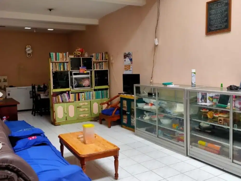 rumah besar bagus buat kos di tata surya samping kampus UNISMA UB