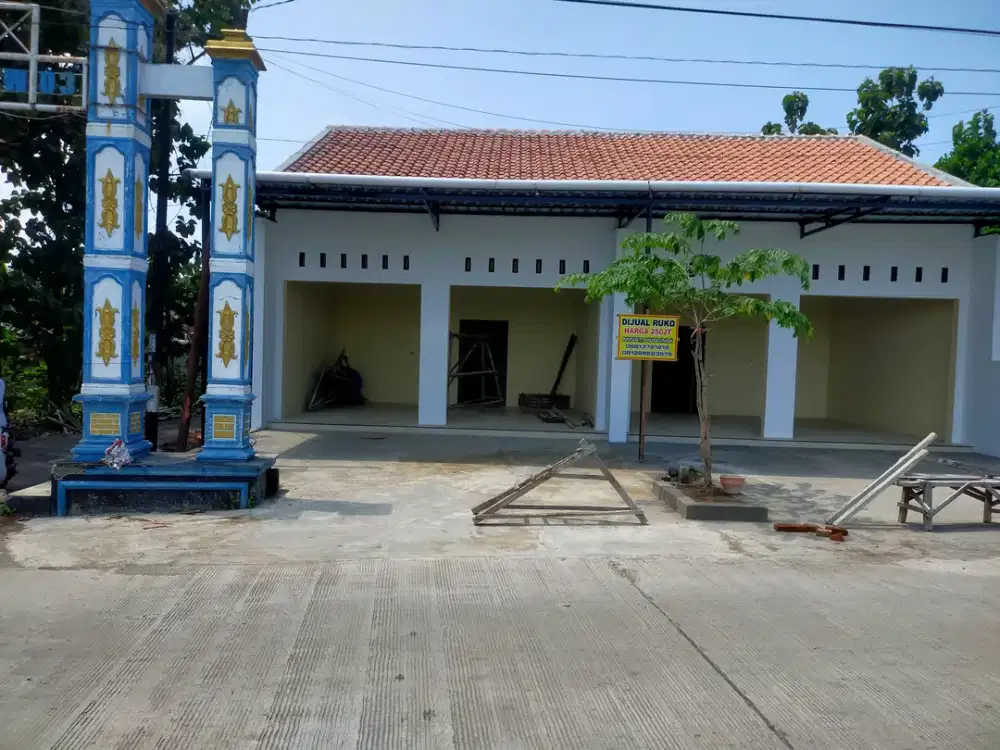 Mau cari cuan ya?  Nich, ada toko pinggir jalan yg dijual!