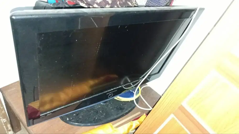 TV Samsung LCD 28 mati