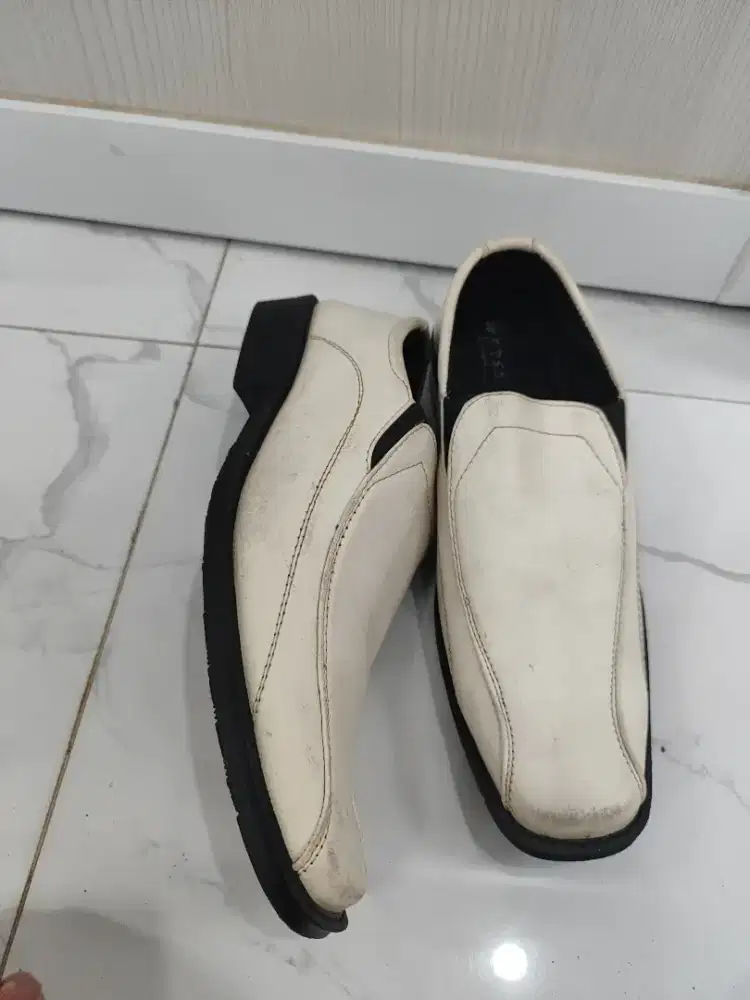 Preloved sepatu pria Pantofel Putih Bagus murah