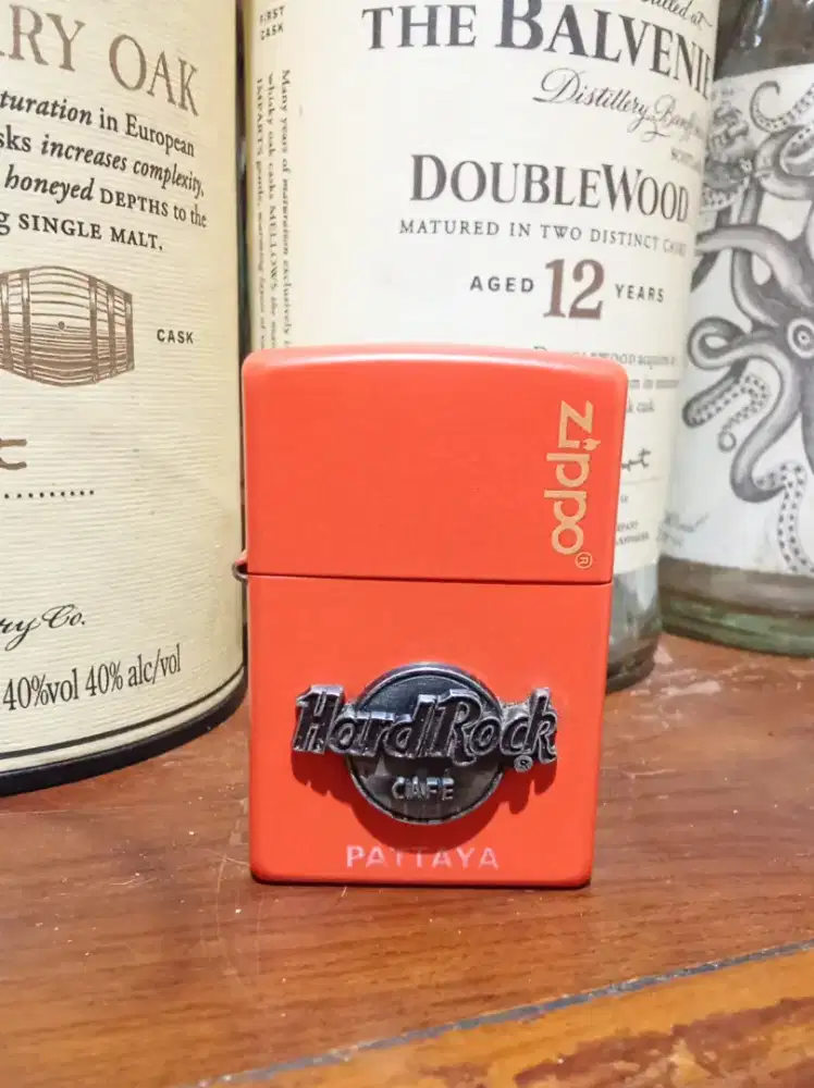Korek Zippo Hard Rock Cafe Pattaya Emblem Model Thn 2016 Original