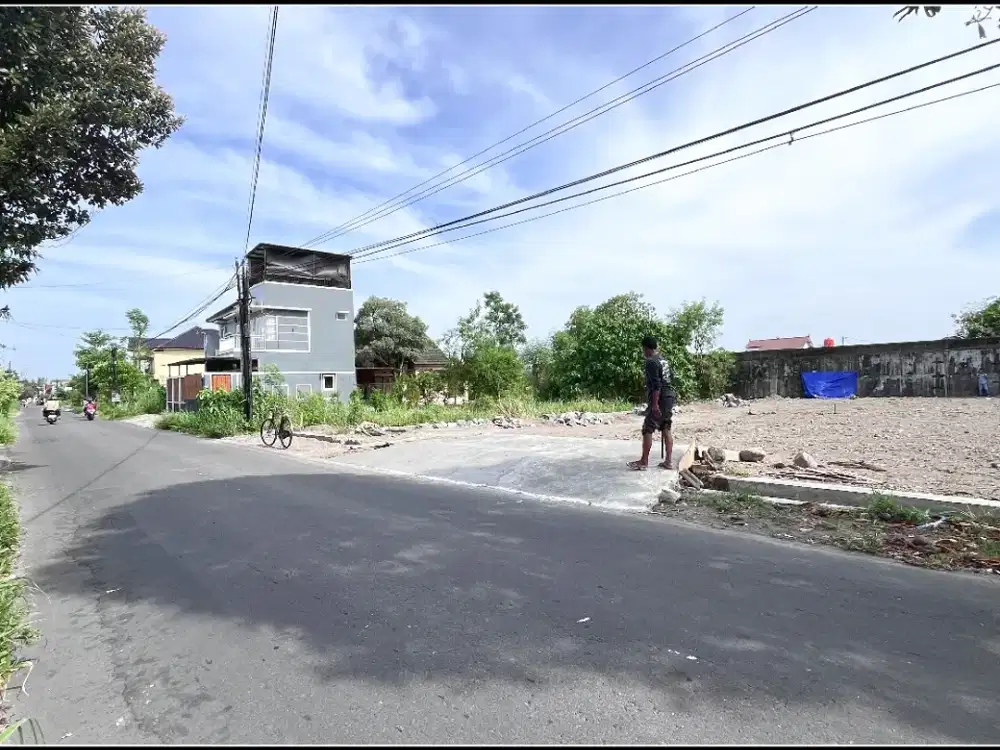 Tanah Purwomartani, Dekat Bandara Adisucipto