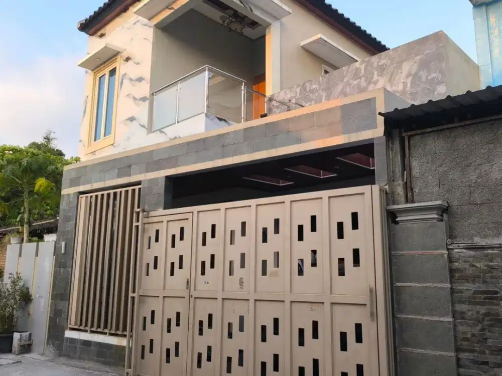 Rumah Cantik Mewah 2 Lantai Furnish  Klodran Colomadu Dekat Jalan To