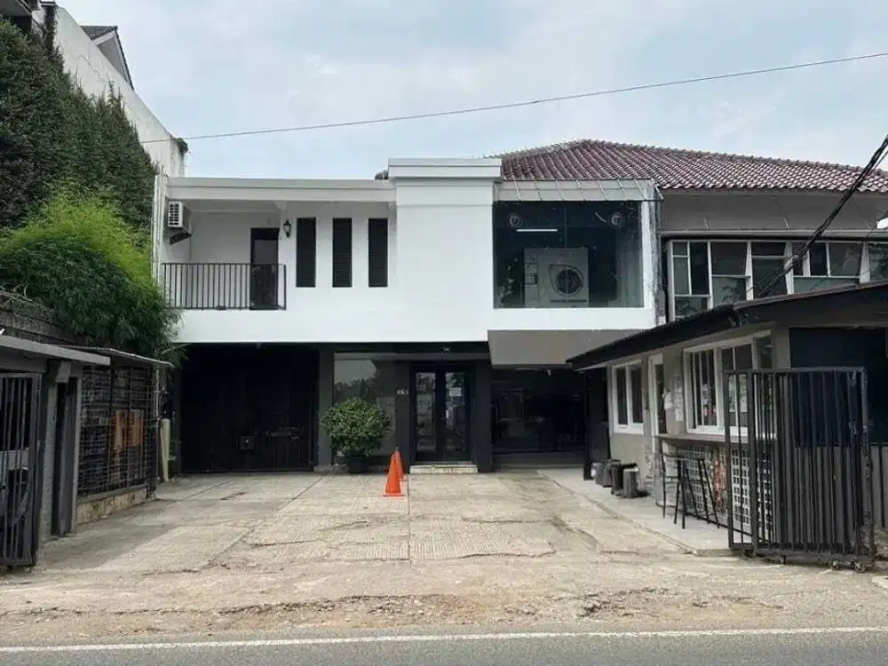 Jual Rumah Usaha Strategis di Area Bangka SHM Dengan Pool