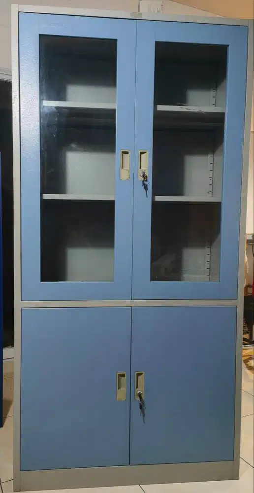 Lemari Dokumen 4 pintu Krisbow.