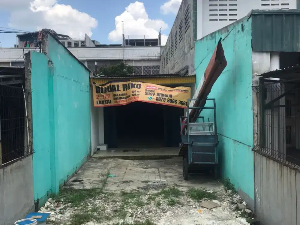 Dijual Ruko Luas 253 di jalan raya bogor pekayon dekat pintu tol pasar rebo cocok utk usaha