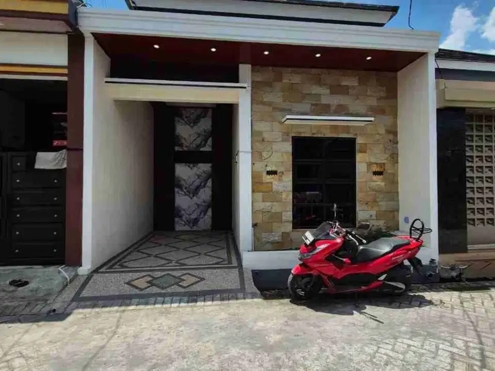 rumah full bangunan . modern house 200jtan lokasi belakang paragon benowo sby barat