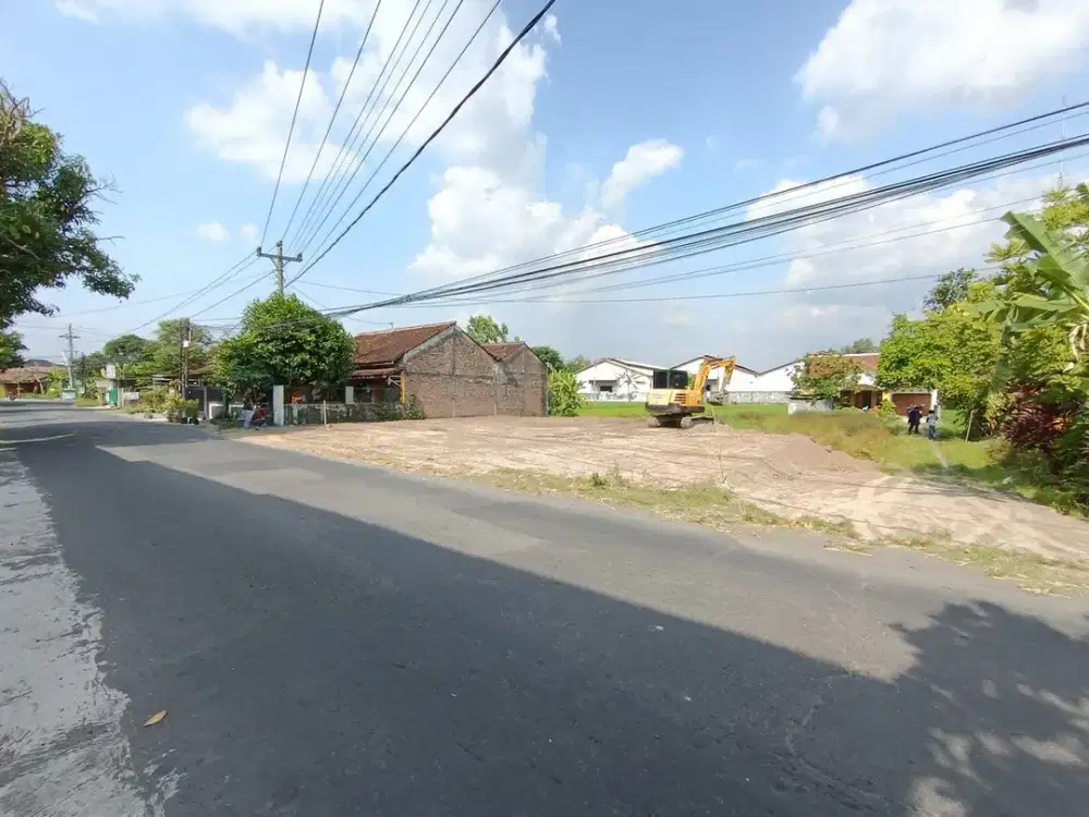 Pekarangan di Kalitirto, Dekat Polsek Berbah : Sleman