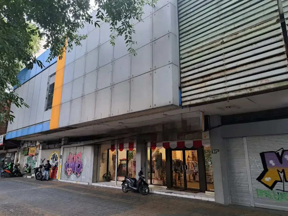 Roko Showroom Slamet Riadi Solo