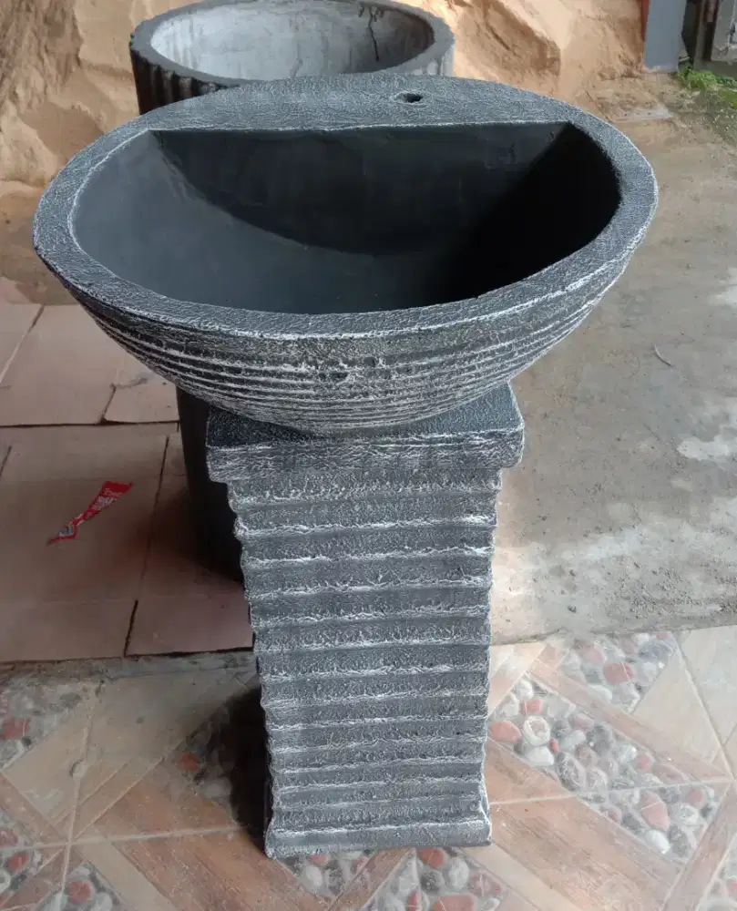 Wastafel cuci tangan motif garis polos blm ada saringan air & kran air