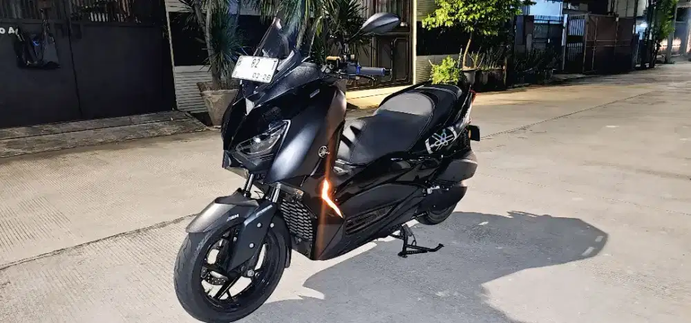 Yamaha Xmax black