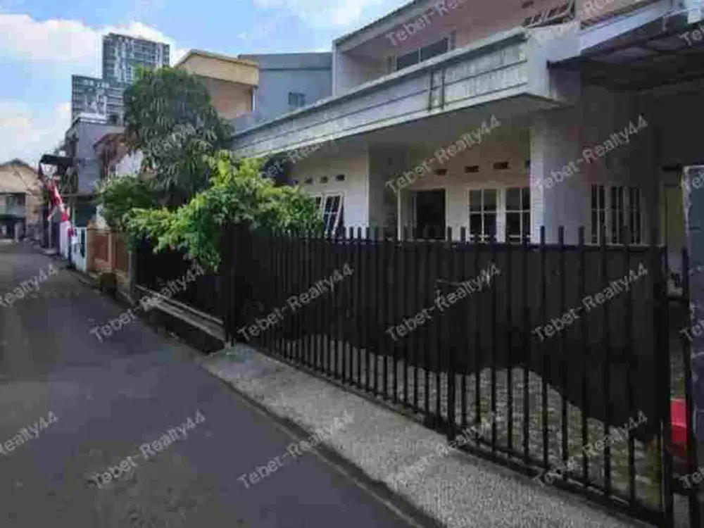 Harga Miring, rumah dijual di Tebet Barat, dekat ke Jalan 2 mobil