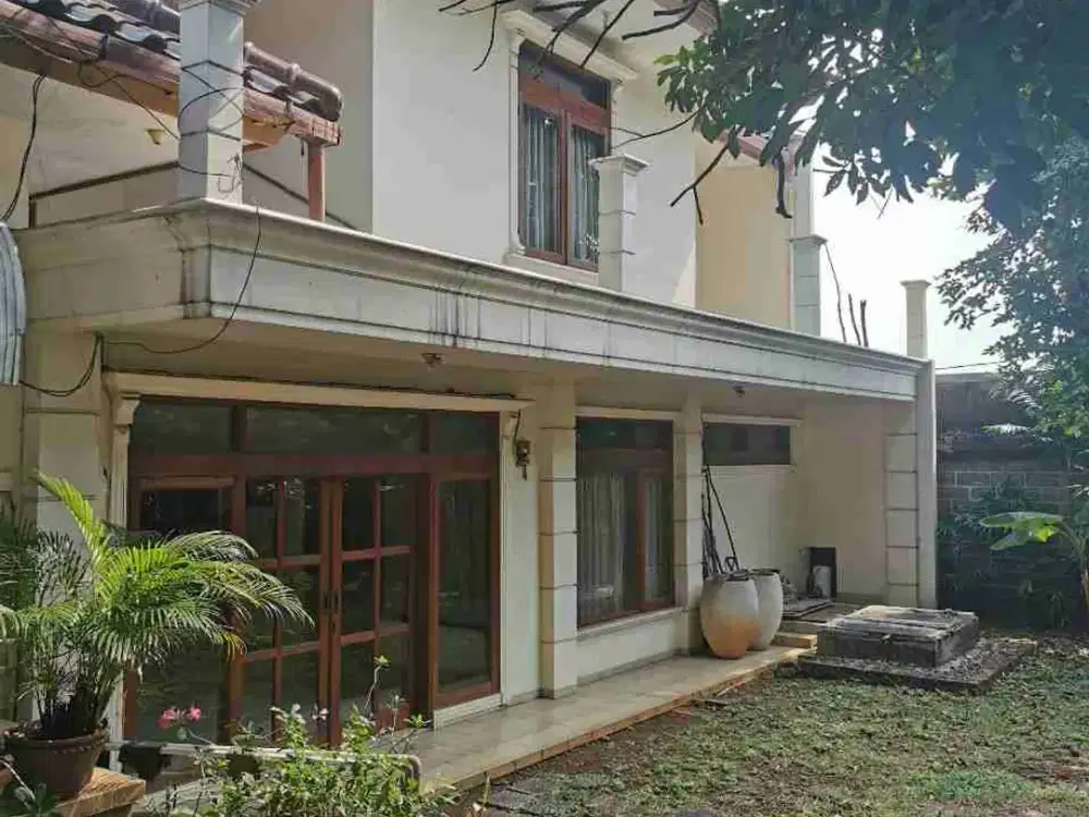 Dijual Cepat Rumah Tua di jalan KARTIKA UTAMAPondok indah Jakarta selatan.Luas tanah 540SHMHadap Timur, SelatanPosisi HookHarga Rp 31M Nego