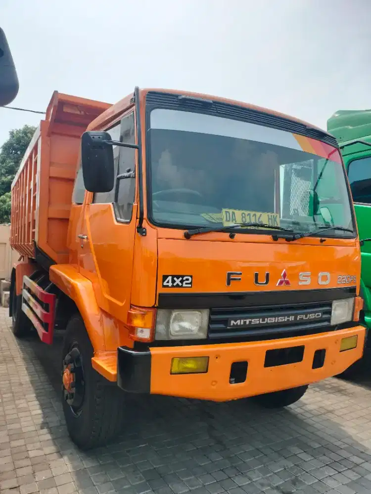 Truk Dump Mitsubishi Fuso 220PS Indeks 16 Engkel 4x2 Th. 2016