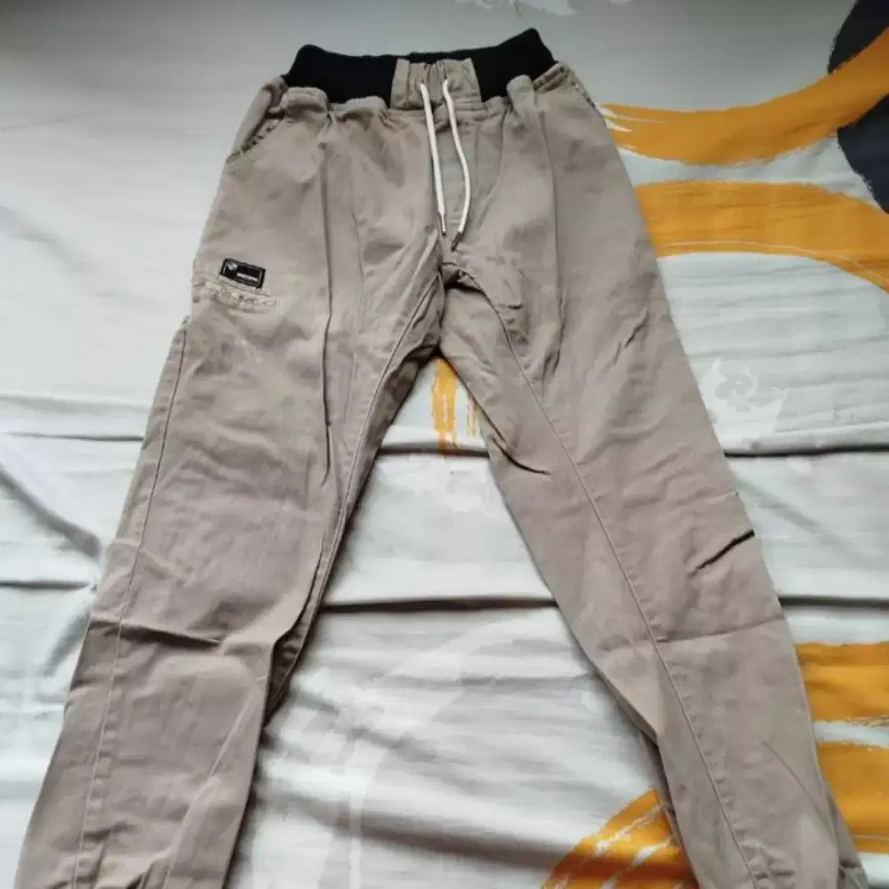 Preloved Jogger SlimFit Khaki SlimFit
