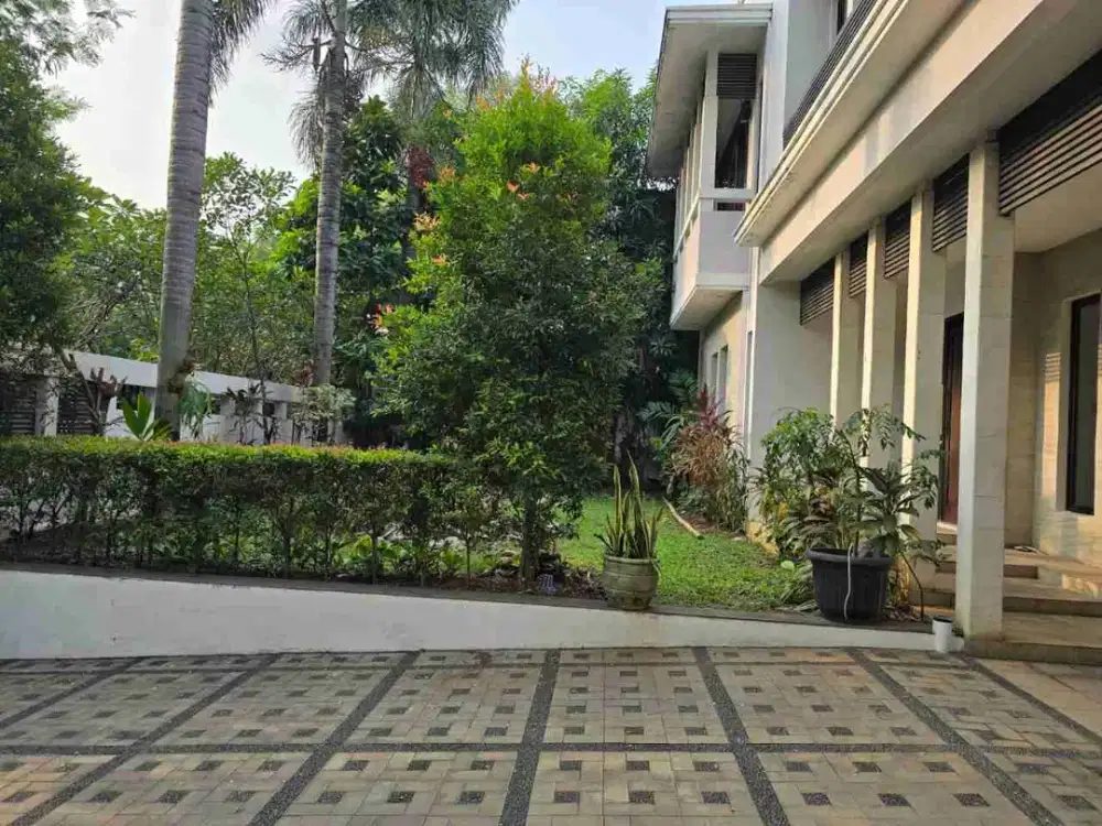 TURUN HARGADIJUAL & SEWA RUMAH SIAP HUNI DI KEMANG DALAM  JAKARTA SELATANSHMLuas Tanah  668m²Luas Bangunan  800m²2 lantaiKamar Tidur . 6 + 2artKamar M