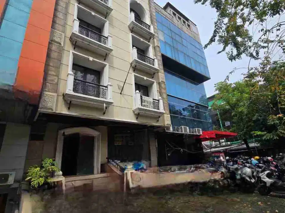 For RentRuko Siap PakaiDi Melawai Raya Kebayoran BaruSHGBLuas tanah 190m² (7.8 x 15 )m²Luas bangunan ±400m²4 lantai + basementListrik 6.600 WattPAMKon