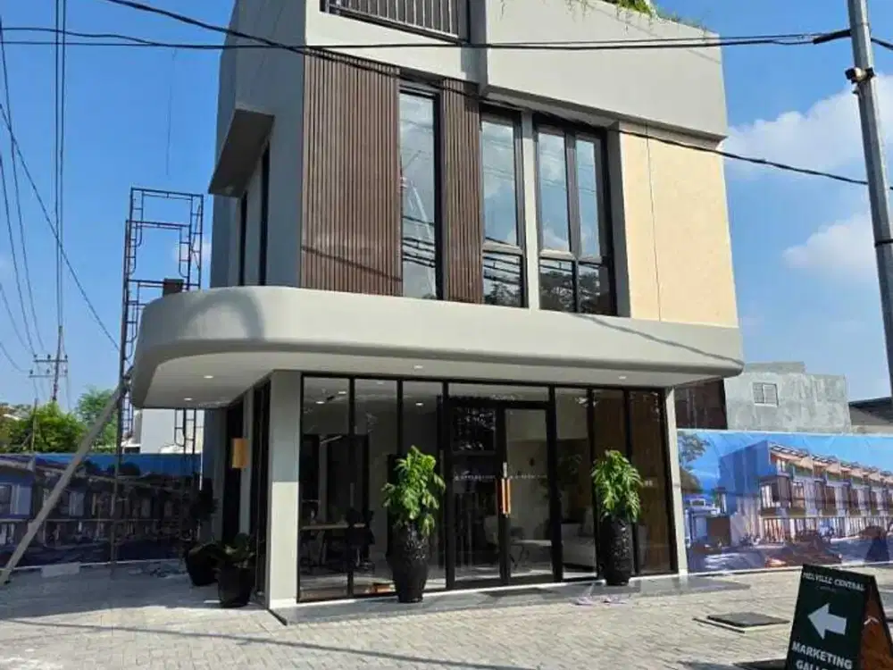 Jual Ruko (Soho) Manyar Tompotika 3 Lantai Hadap Timur