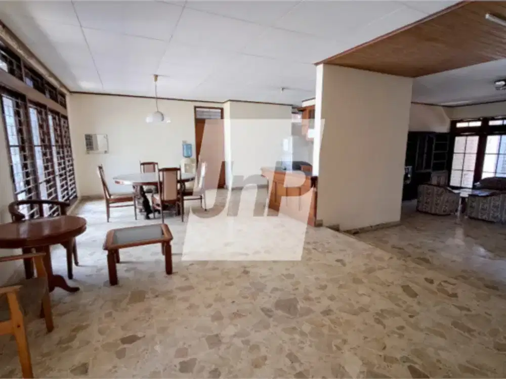 Rumah 4 Kamar Tidur di Cisitu, Dago