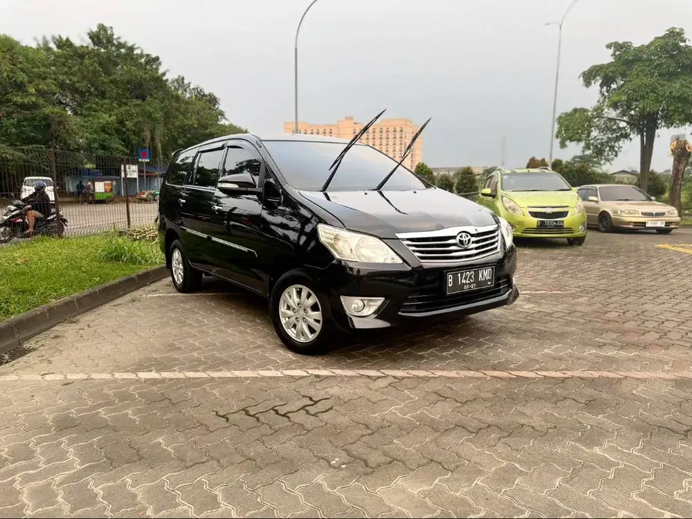 Toyota Kijang Innova G AT Hitam 2012 Matic