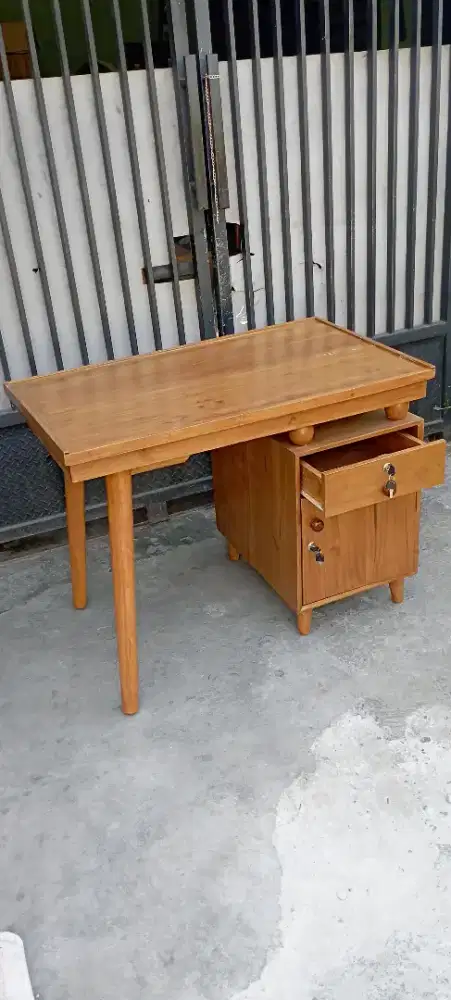 Meja Kerja Kayu Jati Motif Estetik Terbaru