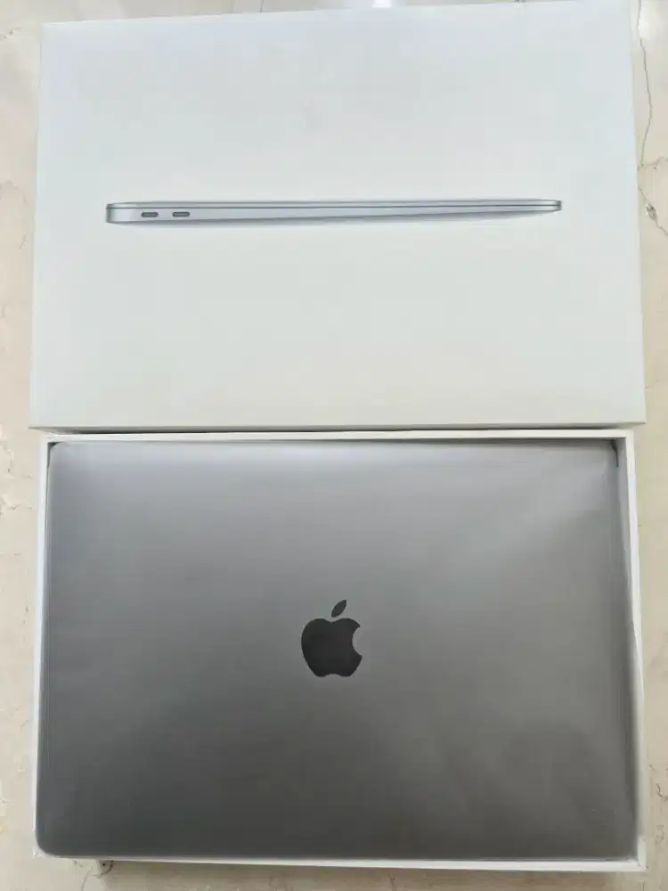 MacBook Air,  Space Gray,  13 inch 8GB/128, 1.6GHZ, Dual Core I5