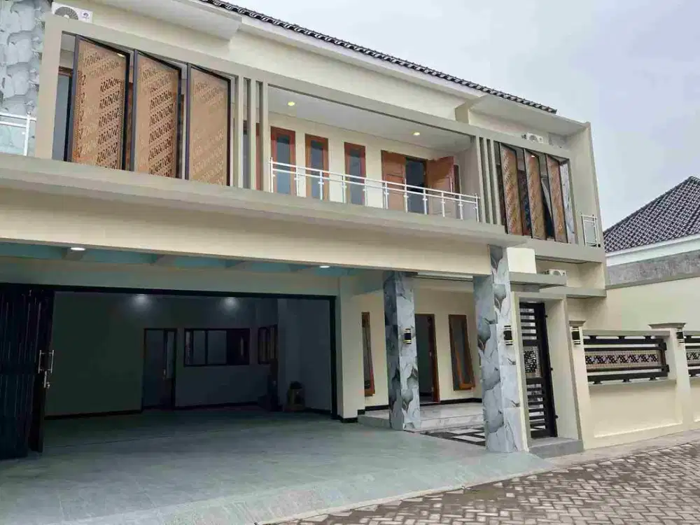 rumah mewah minimalis 2 lantai dekat Al Azhar Solo baru