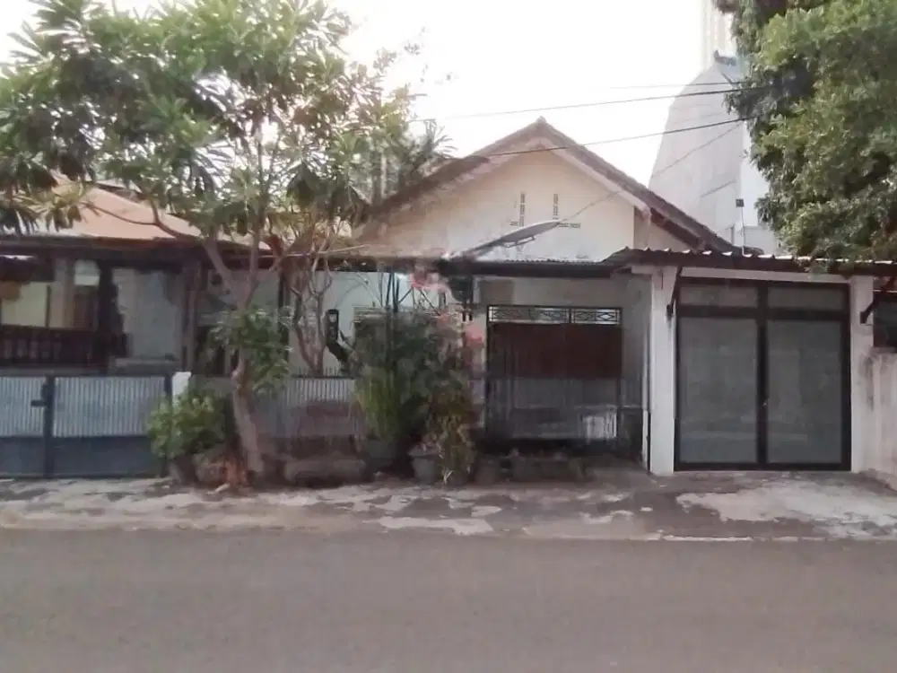 Rumah Lama Cocok unt Kos kosan,Kantor bebas Banjir  Mayestik Jakarta Selatan