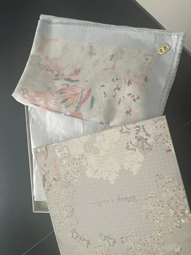 Preloved Buttonscraves X Disney