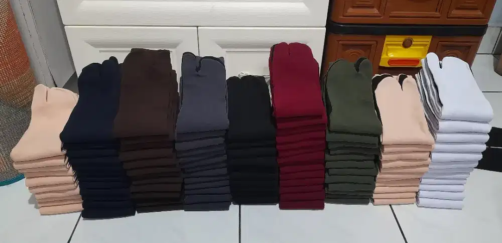 Kaos kaki jempol 15 ribu dapat 2 pasang