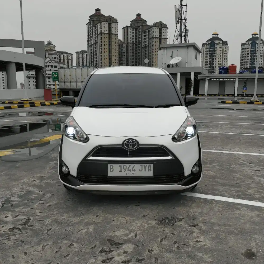 Sienta V 1.5  CVT 2018 Putih