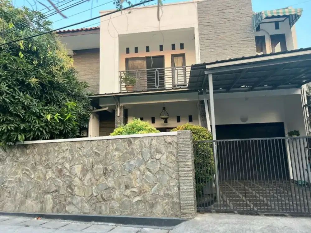 Dijual Cepat Rumah Dua Lantai Dekat Tol Jatiwaringin Pondok Gede