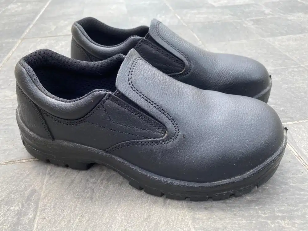 Sepatu Safety KRUSHERS Slip On