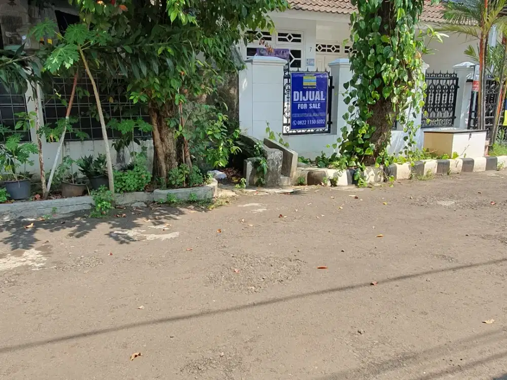 Rumah dalam komplek di Kranggan Permai aman, air jernih, di JUAL CEPAT