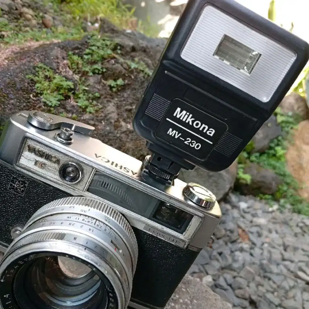 000617- flash kamera- Mikona Mv230 universal