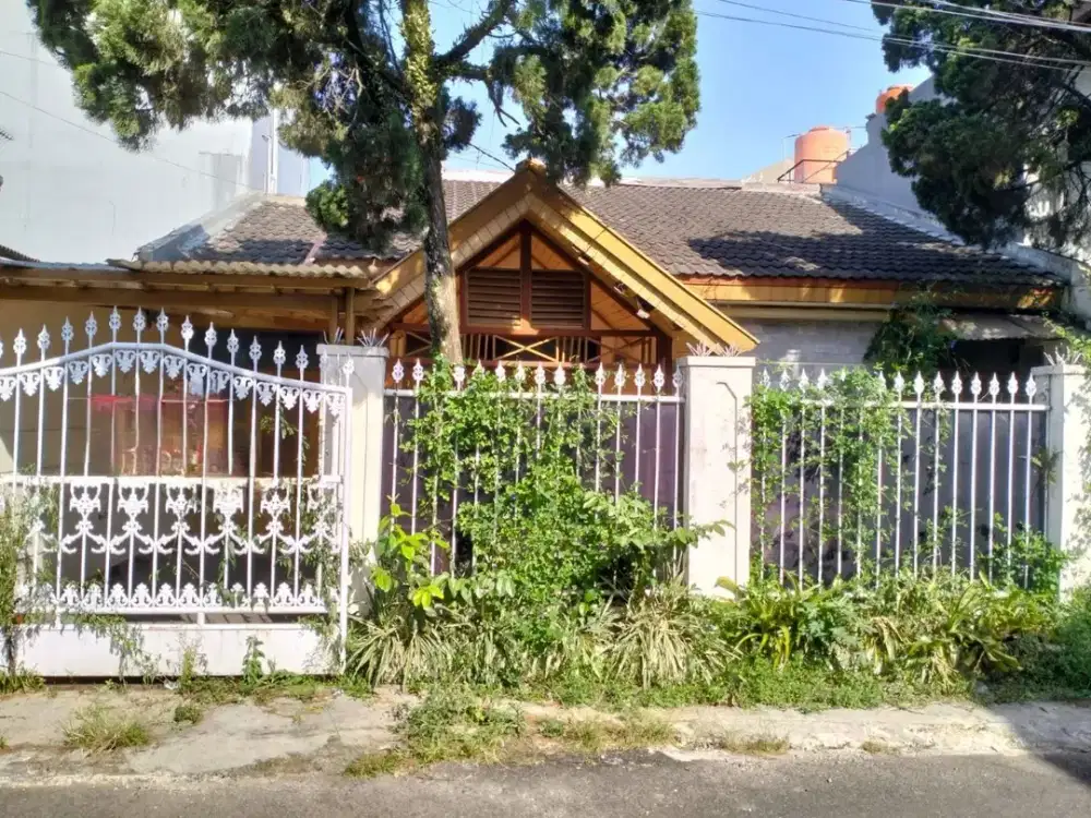 Rumah lama Terawat turangga luas 175 dekat sesko bandung