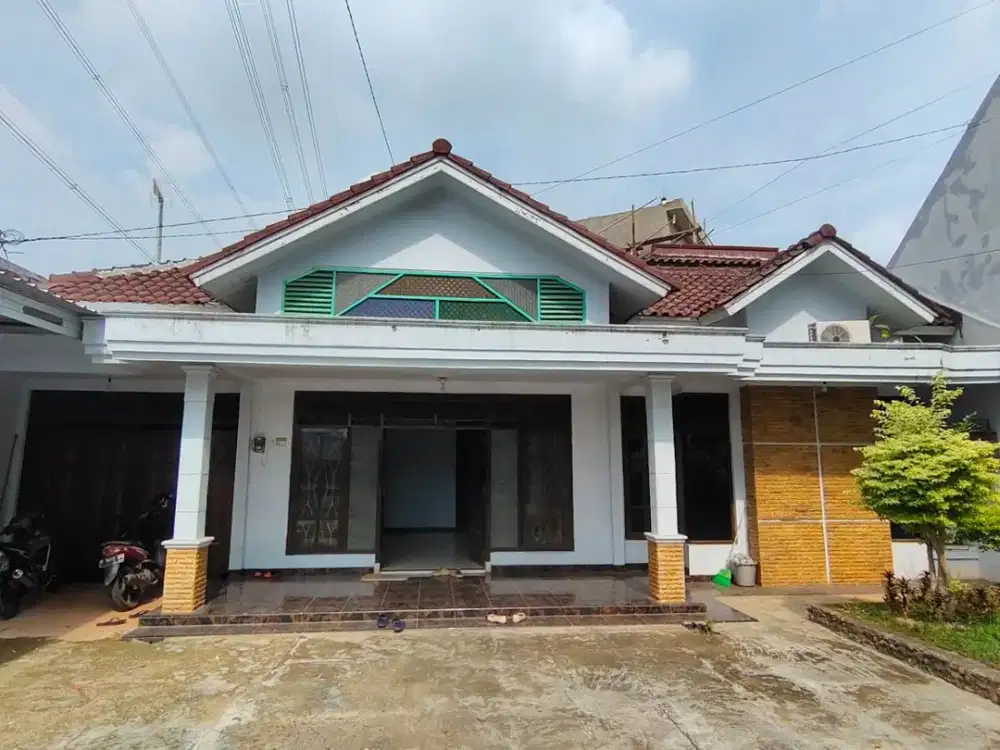 Investasi Tepat! Rumah Strategis di Pekalongan, Depan Jalan Utama