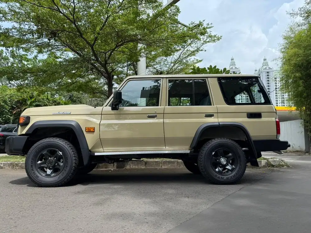 Toyota Land Cruiser 70 GXL 2025