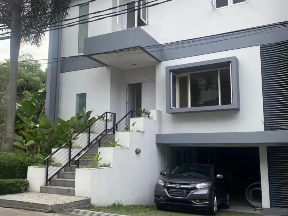 Beautiful House in Big Compound, Walking Distance to Station MRT