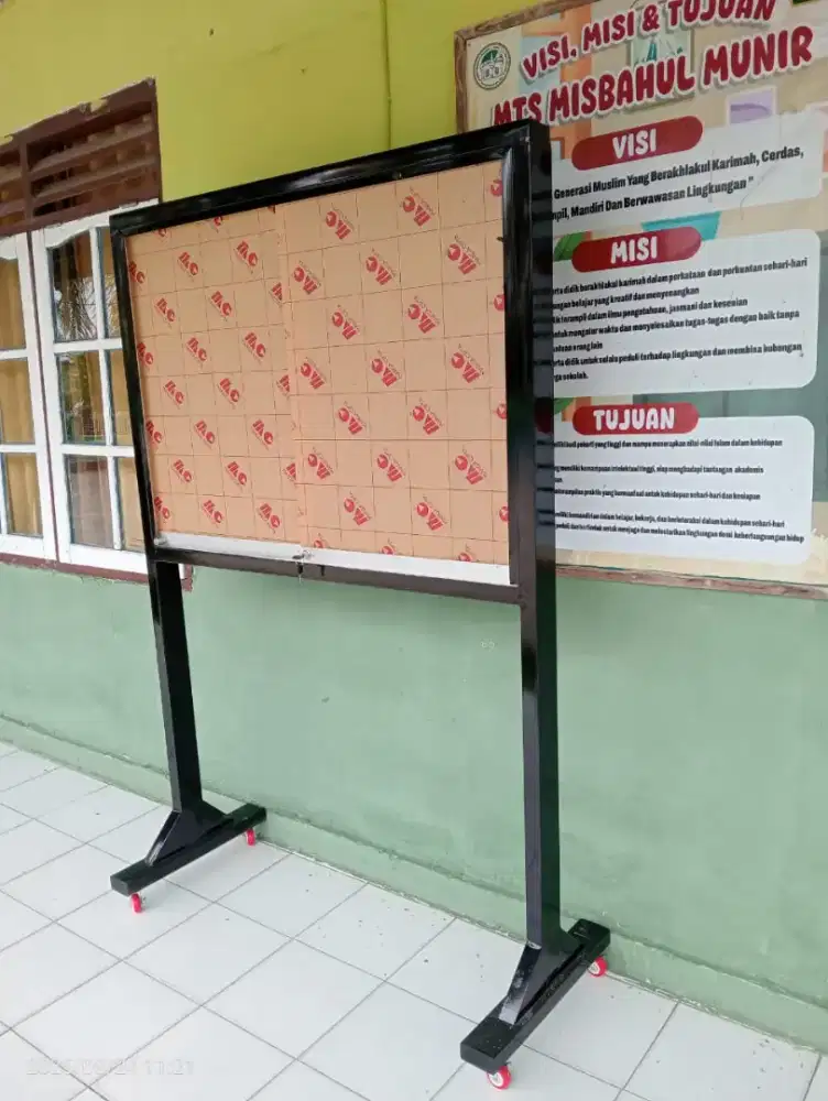 Mading Standing 120cm x 90cm