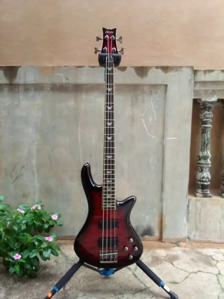 Bass Schecter Stiletto Extreme 4