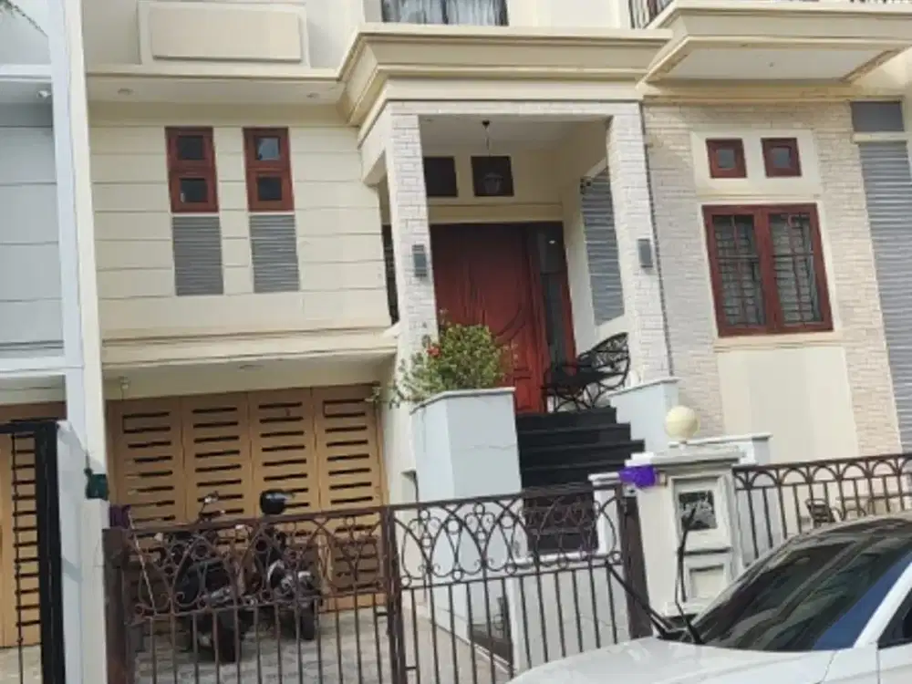 Rumah Mewah di Green Garden Jakarta Barat Full Furnished