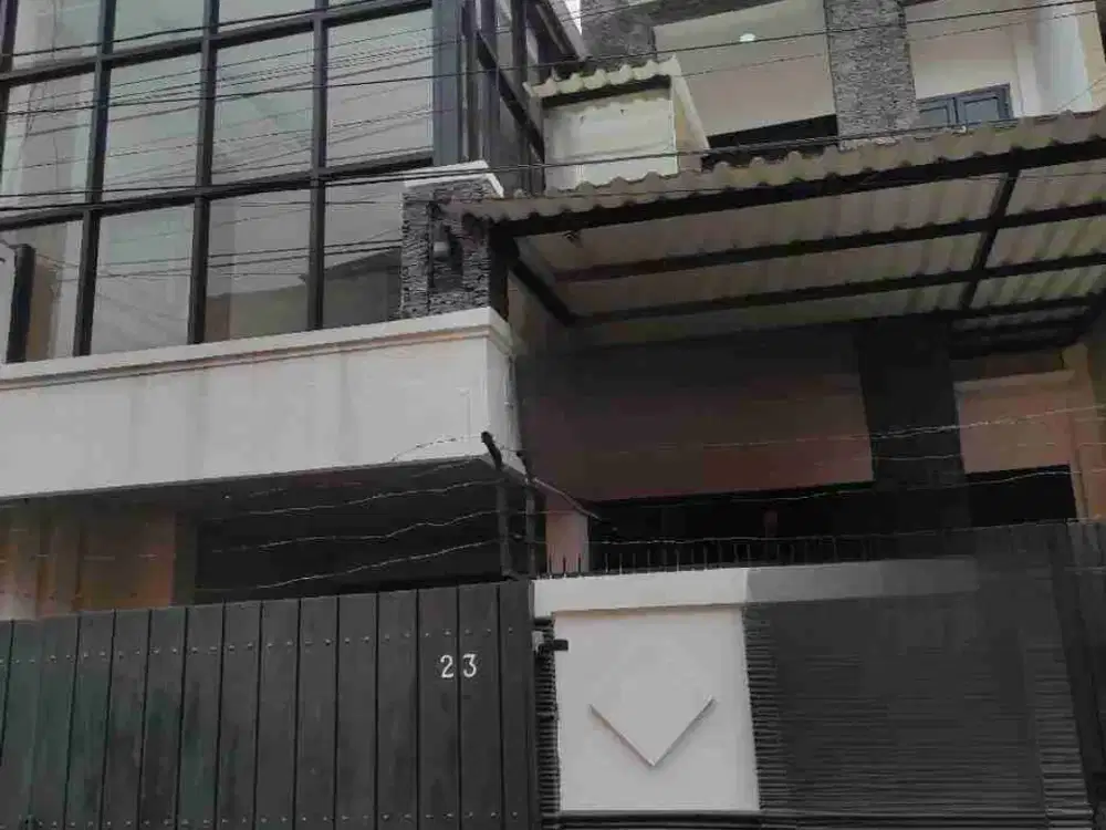 Rumah Bagus 2,5 Lantai di Kebon Jeruk Dekat Binus Busway Jakarta Barat