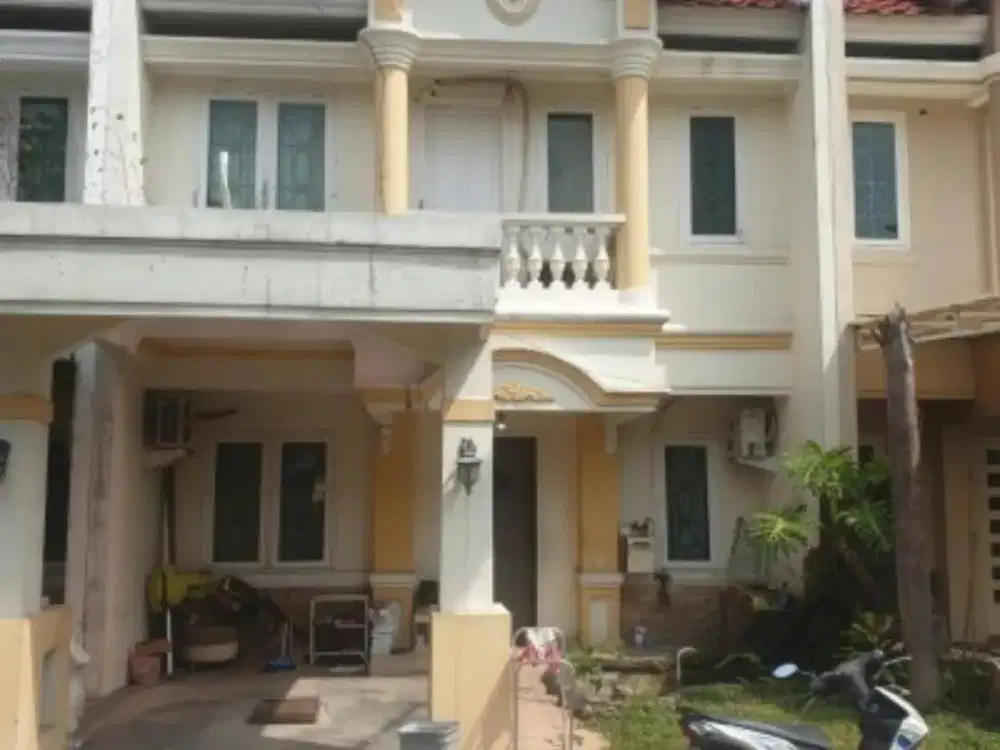 Adem Hadap Selatan Rumah Sorento - Pakuwon City di Surabaya